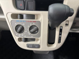 エアコンはダイヤルを回すだけで温度と風量調節ができるので暑い夏や寒い冬も車内快適です♪