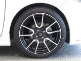 R8年式夏タイヤ195/45R17ダンロップ製です。