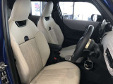MINIの少し硬めのシートは乗り降りもしやすく、長距離ドライブでも疲れません。