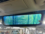 【デジタルインナーミラー】後席の大きな荷物や同乗者で後方が確認しづらい時でも安心!カメラが撮影した車両後方の映像をルームミラー内に表示。クリアな視界で状況の確認が可能です!