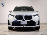 【キドニーグリル】BMWは約90年もの間、ほぼ全ての車両にひと目でBMWだと分かるこの特徴的なフロントグリルが備えられ、デザイン・アイコンとして親しまれてきました。