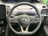 【純正革巻きステアリング】上質な革を使用することで、手にしっかり馴染みとても運転しやすいハンドルです♪