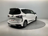 広々とした車内空間に優れた燃費性能。更にデザインも上質で人気のお車です!