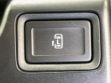 【パワースライドドア】スマートキーや運転席のスイッチでスライドドアの開閉が可能♪電動だから力を入れてドアを開ける必要が無く、小さいお子様でも、重い荷物を持っている時もラクに開け閉めできます♪