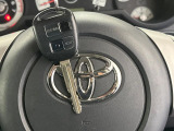 【キーレス】少し離れた場所からでもボタン一つでドアの開錠・施錠ができるのでとっても便利!ドアの鍵穴周りに傷をつけることもありません