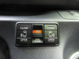 運転席からもスイッチ1つでリヤドアを開閉する事ができます。