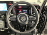 ステアリングから手を離さず、運転に集中したままオーディオ等の操作ができます。