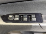 【パワーウインドウ】運転席のスイッチで、各席の窓ガラスの開閉ができます!あると便利ですよね!