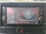 アラウンドビューモニターで車を上空から見下ろしているような映像を映し出します。周囲の状況がひと目でわかります!
