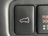 【パワーバックドア】スマートキーや運転席のボタンを押すだけでリアゲートが自動で開閉します!荷物を持っている時や、高い位置にあるバックドアを閉める際に便利な機能です♪