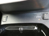 運転席と助手席には寒い時にうれしいシートヒーターが装備されてます。