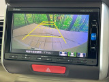 【バックカメラ】駐車時に後方がリアルタイム映像で確認できます。大型商業施設や立体駐車場での駐車時や、夜間のバック時に大活躍!運転スキルに関わらず、今や必須となった装備のひとつです!