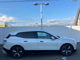【BMWの伝統-3】BMWのお車は、&ldquo;駆け抜ける歓び&rdquo;を体現しております。走行の安定性とコーナリングの良さを追求し、思い通りにハンドルの操作可能です。