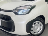 【LEDヘッドライト】悪天候や夜間走行時も良好な視界を確保し安心して運転できる高輝度LEDヘッドライトを装備!点灯速度が早く、消費電力も抑えられています。