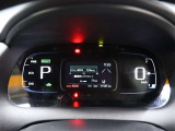 とっても見やすいメーターです。夜間時はラグジュアリーな気分にさせてくれる照明が魅力ですので、夜のドライブも楽しみになりますよ♪