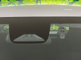 【ホンダセンシング】走行中に前方の車両等を認識し、衝突しそうな時は警報とブレーキで衝突回避と被害軽減をアシスト。より安全にドライブをお楽しみいただけます。