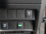 横滑り防止、アイドリングストップの両解除スイッチ、ECOモードスイッチ