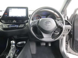 見通しのよいすっきりとした視界で、誰でも運転しやすいです。運転のしやすさは疲れにくさにも繋がりますよ♪