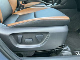 パワーシート搭載。微妙な調整が手軽にでき、最適なポジションで運転することが可能です。