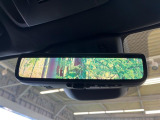 【デジタルインナーミラー】後席の大きな荷物や同乗者で後方が確認しづらい時でも安心!カメラが撮影した車両後方の映像をルームミラー内に表示。クリアな視界で状況の確認が可能です!