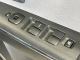 【電動格納ミラー】サイドミラーは電動格納式となっており、狭い駐車場でもキズがつくリスクを抑えられます。