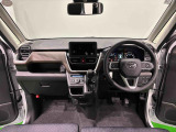 Aピラーの傾斜やヒップポイントの位置を最適化。ひらけた前方視界とノンストレスな運転姿勢で快適なドライブが楽しめます。