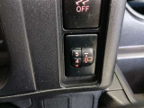 積載時に後ろが下がってライトが高くなったことによる相手車への眩惑を防止する焦点調整ができます