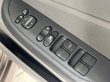 【電動格納ミラー】サイドミラーは電動格納式となっており、狭い駐車場でもキズがつくリスクを抑えられます。