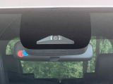 【プリクラッシュセーフティ】前方の車両等を検知し、衝突しそうな時は警報で注意を促し、ブレーキを踏む力をサポート。ブレーキを踏めなかった場合は衝突被害軽減ブレーキが作動、衝突回避をサポートします。