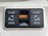 【両側パワースライドドア】スマートキーや運転席のスイッチで後席両側スライドドアの開閉が可能♪電動だから力を入れてドアを開ける必要が無く、小さなお子様でも簡単に開け閉めでき快適です♪