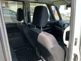 ゆとりある広々とした車内空間は、ドライブを始め買い物やレジャーなど、幅広く活躍します。一人でもみんなとでもお出かけを楽しみましょう!
