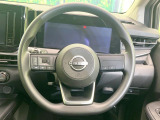 インテリアに合わせたデザインのステアリングは、運転される方のことも考え、運転しやすい形状、大きさです。是非一度、実際に触ってお確かめください。
