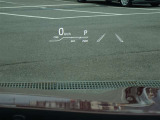 カラーヘッドアップディスプレイ付き。少ない視線移動で情報を確認できるので、運転の疲労軽減に繋がりますよ♪