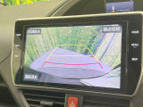 【バックカメラ】駐車時に後方がリアルタイム映像で確認できます。大型商業施設や立体駐車場での駐車時や、夜間のバック時に大活躍!運転スキルに関わらず、今や必須となった装備のひとつです!