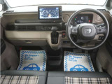 運転にかかわる様々な操作を安全に行えるように視点移動が少なく、操作性に配慮されたスイッチ類が凝縮されたコクピットです。