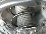 お車を安心してお乗りいただく為には、足回りの定期点検が欠かせません。サービスサポート(有償保証)では無料点検もご提供しており、安心のカーライフをお過ごしいただけるサポート体制が整っています。