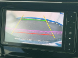 【バックカメラ】駐車時に後方がリアルタイム映像で確認できます。大型商業施設や立体駐車場での駐車時や、夜間のバック時に大活躍!運転スキルに関わらず、今や必須となった装備のひとつです!