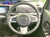 インテリアに合わせたデザインのステアリングは、運転される方のことも考え、運転しやすい形状、大きさです。是非一度、実際に触ってお確かめください。