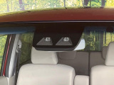 【スマートアシスト】走行中に前方の車両等を認識し、衝突しそうな時は警報とブレーキで衝突回避と被害軽減をアシスト。より安全にドライブをお楽しみいただけます。