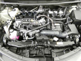【エンジンルーム】・・・内外装だけでなくこちらもクリーニング済み。 納車までにもう1度しっかり点検いたしますので、安心してお乗りいただけると思います。