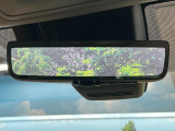 【デジタルインナーミラー】後席の大きな荷物や同乗者で後方が確認しづらい時でも安心!カメラが撮影した車両後方の映像をルームミラー内に表示。クリアな視界で状況の確認が可能です!