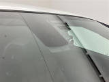 【衝突被害軽減ブレーキシステム(FCM)】フロントカメラとミリ波レーダーにより前方車両や歩行者を検知。衝突の危険があるときは、警報で注意を促しブレーキを制御して衝突回避または衝突被害の軽減をアシスト。