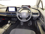 運転席まわりです。 各操作スイッチは使いやすい位置に配置されてます。