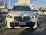 【キドニーグリル】BMWは約90年もの間、ほぼ全ての車両にひと目でBMWだと分かるこの特徴的なフロントグリルが備えられ、デザイン・アイコンとして親しまれてきました。