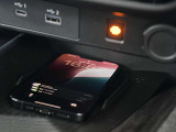 スマホの充電等に便利なUSBのソケットが付いています。
