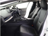 高いホールド性で運転姿勢が安定します。長距離ドライブでも疲れにくいのが魅力です。快適なドライビングライフをお送りください♪