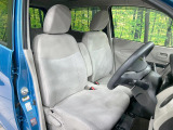 運転席まわりには十分なスペースがあり、大柄な方でもゆったり運転していただける環境です。