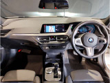 ☆センターパネルを運転席側に僅かに傾けたBMW独特のインパネ☆【駆け抜ける歓び】はここからもスタートしております☆