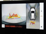 バックガイドモニターを装備しています、車庫入れもラクラクです。パノラミックビューモニターを搭載しています、上からの画像も表示されます。