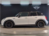 気密性の高いMINIは外観のかわいらしさとは裏腹に、外の雑音を遮り、高級感のある快適なドライブをお楽しみいただけます。